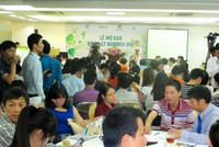 Chen lấn đặt tiền mua căn hộ rẻ nhất Hà Nội