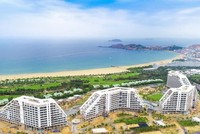 FLC Grand Hotel Quy Nhơn - đại công trình mới nhất trong quần thể FLC Quy Nhơn, sở hữu 1.500 phòng, có thể phục vụ đồng thời 3.500 khách - dự kiến được khánh thành trước cuối năm nay