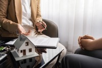Nhận định thị trường phiên giao dịch chứng khoán ngày 25/5: Tăng tỷ trọng cổ phiếu chứng khoán, dầu khí hút lực cầu tốt