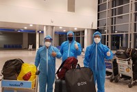 Du khách trên các chuyến bay đặc biệt đến Việt Nam do Vietravel tổ chức vừa qua