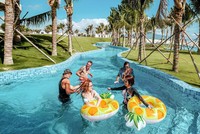 Nhiều khách quốc tế đến Việt Nam để du lịch nghỉ dưỡng.