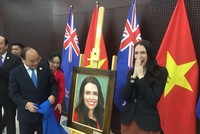 Món quà Thủ tướng Nguyễn Xuân Phúc tặng Thủ tướng New Zealand