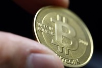 Nhà đầu tư Việt lao đao khi giá Bitcoin lao dốc