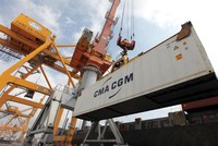Cuộc chiến thương mại Mỹ - Trung cũng là cơ hội để Việt Nam gia tăng xuất khẩu. Ảnh: Đức Thanh.