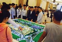 Khách hàng tìm hiểu thông tin sản phẩm Dự án Barya Citi.
