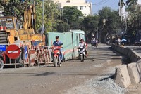 Rào chắn trên đường Huỳnh Tấn Phát (Q.7) khiến sinh goạt người dân bị ảnh hưởng
ẢNH: Nguyễn Tiến.