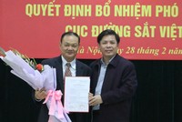Bộ trưởng Nguyễn Văn Thể trao quyết định bổ nhiệm cho đồng chí Dương Hồng Anh.
