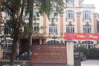 Cảng vụ Hàng hải Thanh Hóa sẽ tuyển dụng lại đối với 23 viên chức.
Trước đó, ngày 10/10/2018, Cục Hàng hải Việt Nam đã có văn bản số 3961/CHHVN-TCCB yêu cầu các đơn vị trực thuộc Cục rà soát công tác tuyển dụng viên chức tại đơn vị giai đoạn từ năm 1999 đến nay.
Sau đó các đơn vị này lập danh sách viên chức được tuyển dụng chưa phù hợp với quy định của pháp luật tại thời điểm tuyển dụng để khắc phục hoặc đề xuất phương án cụ thể để khắc phục các tồn tại trong công tác tuyển dụng.
Đến ngày