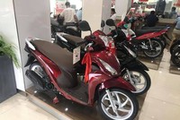 Honda Vision 2020 được đại lý nâng giá bán chênh lên đến 4 triệu đồng.