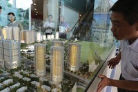 Tín dụng tiêu dùng phục vụ nhu cầu
bất động sản có rủi ro cao, thời hạn vay dài, việc sử dụng vốn vay không tạo ra thu nhập, nguồn trả nợ chủ yếu từ các nguồn thu nhập khác của khách hàng... nên cần thận trọng.