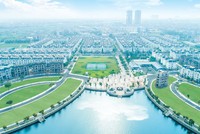 Với diện tích cây xanh và mặt hồ lên đến 43.381 m2, chiếm hơn 10% tổng diện tích của dự án, Lideco trao cho cư dân công viên xanh khổng lồ, nơi cư dân được hòa mình trong một không gian tươi mát của cây cỏ và hồ nước.