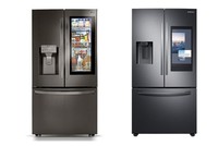Hai mẫu tủ lạnh thông minh của Samsung và LG. (Nguồn: The Verge)