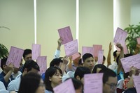 Bảo vệ cổ đông là đảm bảo đối xử công bằng giữa các cổ đông, bảo vệ quyền và lợi ích hợp pháp không bị chiếm đoạt bởi cổ đông lớn hoặc người quản lý công ty. Đây là cái gốc giúp các công ty phát triển bền vững