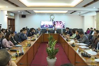 Tại cuộc họp của UBCK với 40 công ty chứng khoán và 20 công ty quản lý quỹ ngày 4/3/2020, CEO MBS cho rằng, tất cả các tổ chức tài chính trung gian đều mong thị trường tốt, vì thế cần bình tĩnh ứng phó với đại dịch, cần suy nghĩ tích cực và lan tỏa suy nghĩ tích cực đến nhà đầu tư.