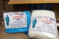 Trang phục phòng dịch giả mạo nhãn hiệu của Công ty Phúc Hà. (Nguồn: TTXVN).