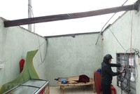 Bão số 13 làm hàng nghìn ngôi nhà bị tốc mái tại Quảng Bình. (Ảnh: Đức Thọ/TTXVN).