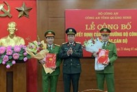 Đại tá Nguyễn Hải Phong (bên phải) tại lễ công bố quyết định.