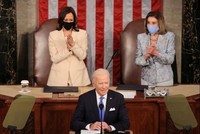 Tổng thống Mỹ Joe Biden hôm 28/4 có bài phát biểu đầu tiên trước Quốc hội kể từ khi nhậm chức hồi tháng 1/2021. Ảnh: Reuters.