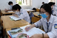 Học sinh lớp 12 Trường THPT Mê Linh, Hà Nội, trong giờ ôn tập. Ảnh: Công Hùng - Ảnh chụp trước ngày 29/4/2021.