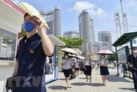 Người dân trên đường phố thủ đô Bình Nhưỡng, Triều Tiên. (Ảnh: Kyodo/TTXVN).