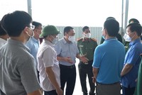 Chủ tịch UBND tỉnh Lạng Sơn Hồ Tiến Thiệu kiểm tra công tác phòng chống dịch tại khu vực cửa khẩu Tân Thanh, huyện Văn Lãng.