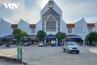 Chợ Đông Hà, chợ lớn nhất tỉnh Quảng Trị được phép hoạt động sau gần 20 ngày tạm dừng để chống dịch.