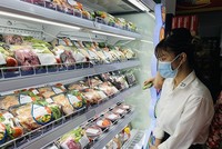Sức mua của người tiêu dùng giảm do thu nhập giảm vì đại dịch Covid-19.