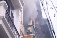 Ngôi nhà 4 tầng trong ngõ 126 Khuất Duy Tiến - nơi xảy ra vụ hỏa hoạn (Ảnh: Nguyễn Sơn).