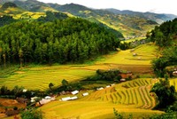 Hoà Bình đẹp bởi những thung lũng san sát, tạo nên bức tranh sơn thuỷ hữu tình.