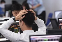 Năm 2021, nhiều người đầu tư chứng khoán theo phong trào.
