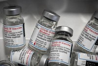 Vaccine ngừa COVID-19 của Hãng dược phẩm Moderna. (Ảnh: AFP/TTXVN)