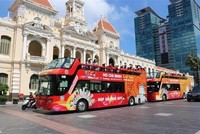 Xe buýt du lịch tại Thành phố Hồ Chí Minh. (Ảnh: Mỹ Phương/TTXVN).