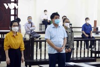 Các bị cáo tại phiên xét xử phúc thẩm.