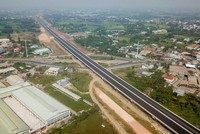 Một đoạn cao tốc Bến Lức - Long Thành đang được VEC tập trung hoàn thiện.