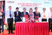 HDB ký kết hợp đồng phát hành trái phiếu chuyển đổi và hợp tác chiến lược với DEG vào năm 2020.