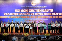 TP.HCM đã trao Giấy chứng nhận đăng ký đầu tư và Biên bản ghi nhớ thỏa thuận đầu tư cho các doanh nghiệp đầu tư vào huyện Củ Chi và Hóc Môn với tổng giá trị hơn 16 tỷ USD vào tháng 4 năm nay. Ảnh: Trọng Tín.