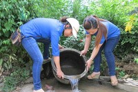 Các hộ gia đình cần thường xuyên vệ sinh môi trường nơi sinh sống, thực hiện diệt muỗi, diệt loăng quăng định kỳ hàng tuần.