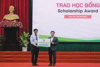Phân bón Cà Mau luôn dành ưu tiên đặc biệt cho sự nghiệp “trồng người”.