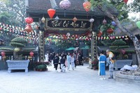 Phố cổ Hoa Lư tại thành phố Ninh Bình - một điểm du lịch thu hút đông du khách dịp Tết. (Ảnh: Đức Phương/TTXVN)