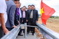 Thủ tướng Phạm Minh Chính kiểm tra, đôn đốc dự án Nha Trang - Cam Lâm thuộc dự án cao tốc Bắc - Nam phía đông giai đoạn 1; thăm, chúc Tết cán bộ, công nhân viên tham gia dự án vào chiều 26/1/2023.