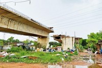 Dự án cầu Nam Lý, TP. Thủ Đức được đầu tư bằng vốn ngân sách nhưng giải ngân rất thấp do vướng giải phóng mặt bằng.