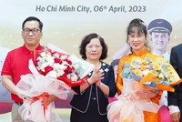Tân Chủ tịch HĐQT Nguyễn Thị Phương Thảo (ngoài cùng bên phải) và tân Tổng giám đốc Vietjet Đinh Việt Phương (ngoài cùng bên trái).
