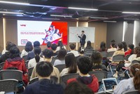 Lớp đào tạo “Phái Sinh Dễ Dàng, Sinh Lời Không Giới Hạn” thu hút nhiều bạn trẻ quan tâm.