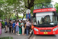 Du khách trải nghiệm miễn phí xe bus 2 tầng tham quan Hà Nội trong 5 ngày nghỉ lễ.