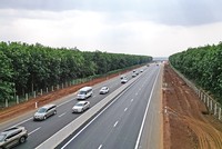 Việc thí điểm thu phí sử dụng đường bộ cao tốc trên một số đoạn/tuyến do Nhà nước đầu tư sẽ giúp giảm áp lực về kinh phí duy tu, bảo dưỡng. Ảnh: Lê Toàn.