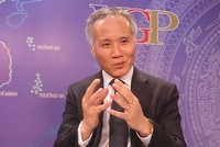 Ông Trần Quốc Khánh khuyến cáo, nên đọc kỹ Nghị định 42 trước khi ký bất kỳ hợp đồng nào liên quan đến hoạt động bán hàng đa cấp. Ảnh: Phan Thu.