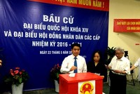 Ông Nguyễn Đức Chung - Chủ tịch UBND TP Hà Nội bỏ phiếu bầu cử (Ảnh: internet)