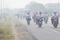Khói rơm rạ bao phủ vùng ven Hà Nội