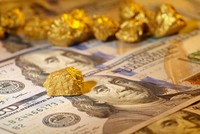 Giá vàng hôm nay, ngày 23/4: Giá vàng trong nước giảm thêm 20.000 - 80.000 đồng/lượng