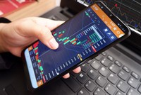 Nhóm ngân hàng đứng vững, VN-Index lên sát ngưỡng 1.110 điểm
